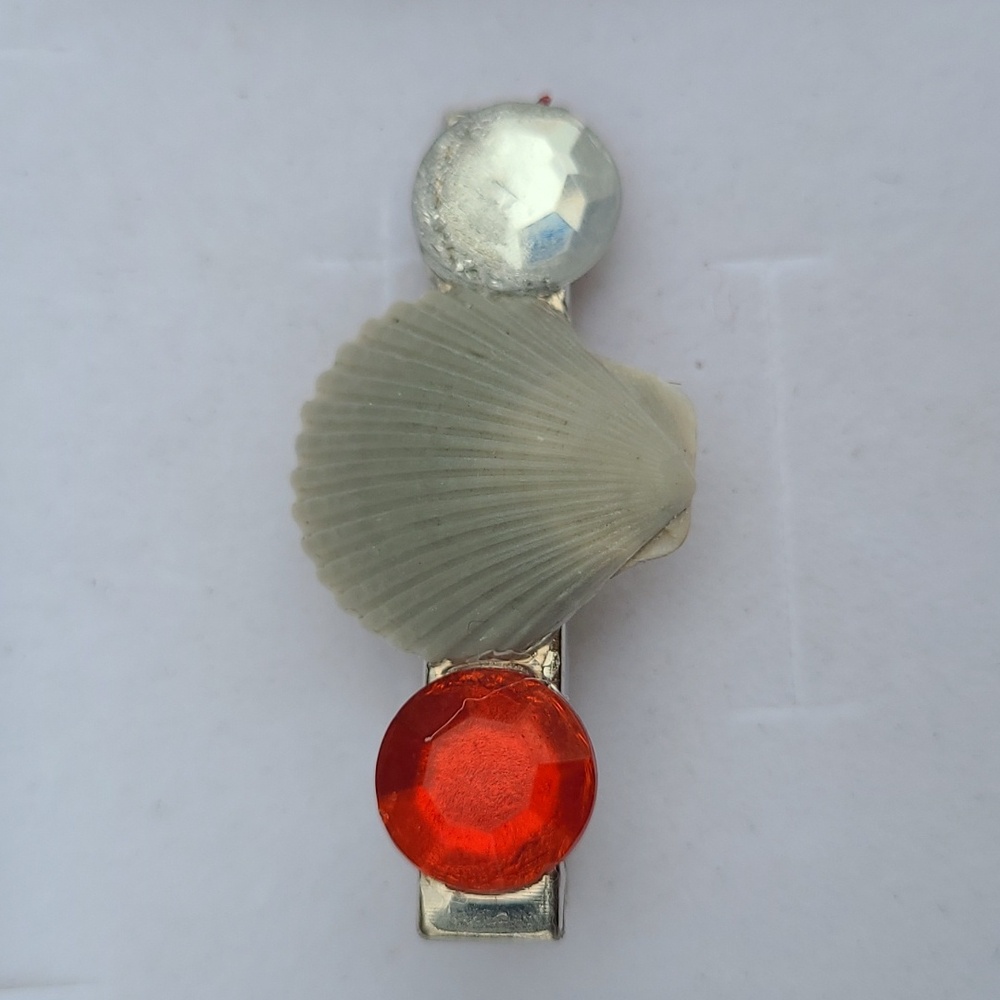 Shell hair clip
